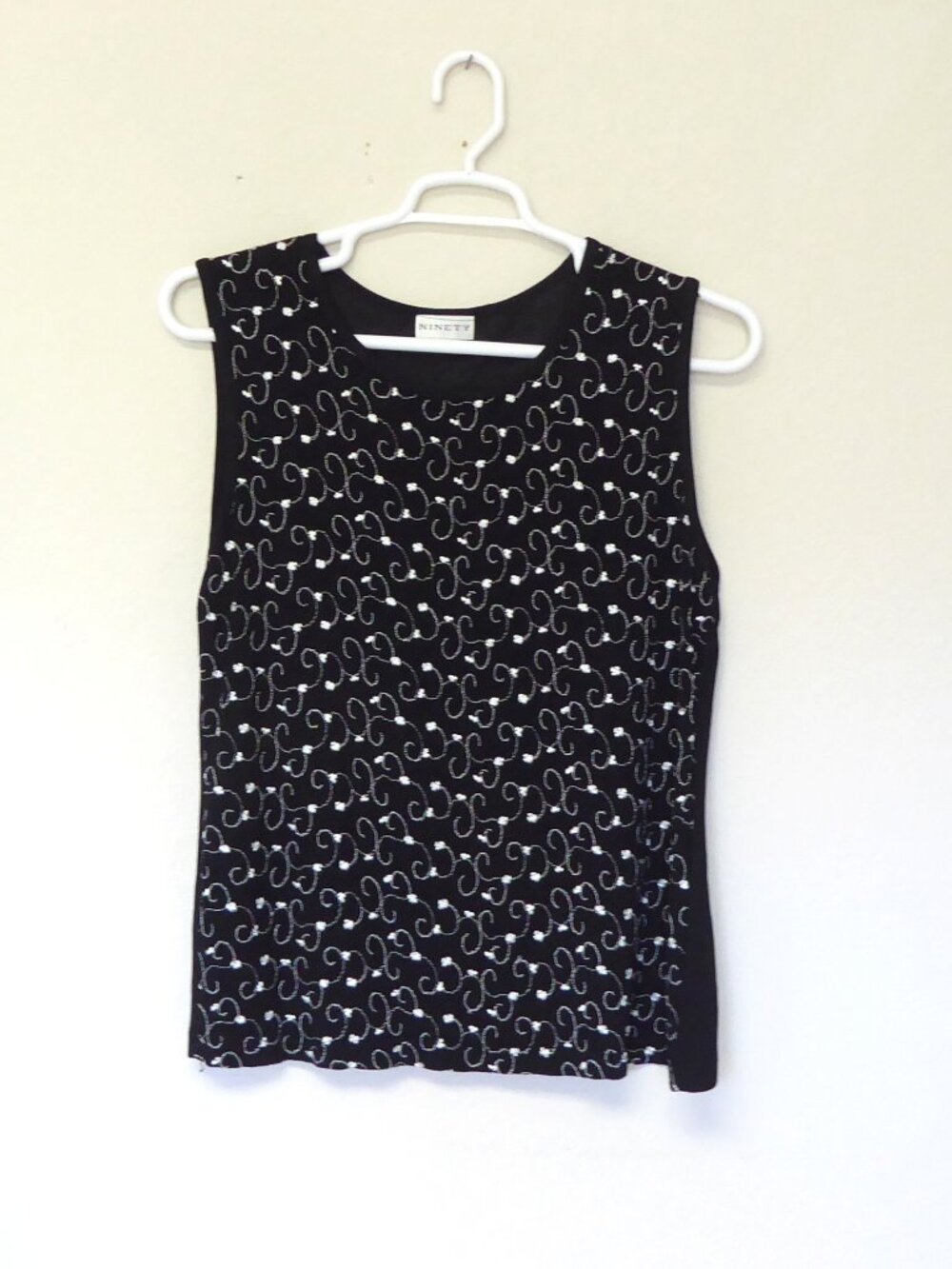 Ninety black with white floral swirly flower embroidery stretchy tank top sz XL